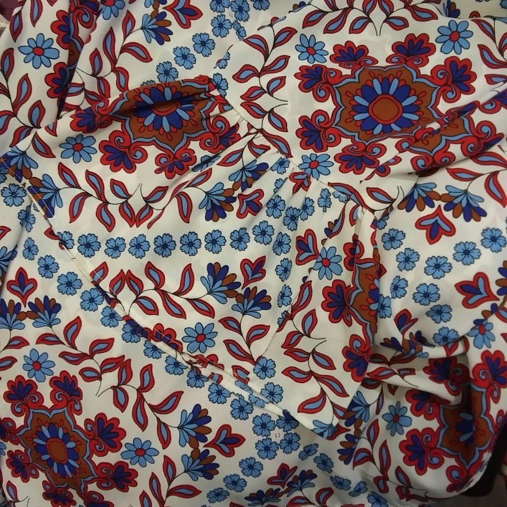 Adrienne Vittadini Blue Red Floral Medallion Bell Sleeve V-Neck Blouse‎ Large - Picture 3 of 8